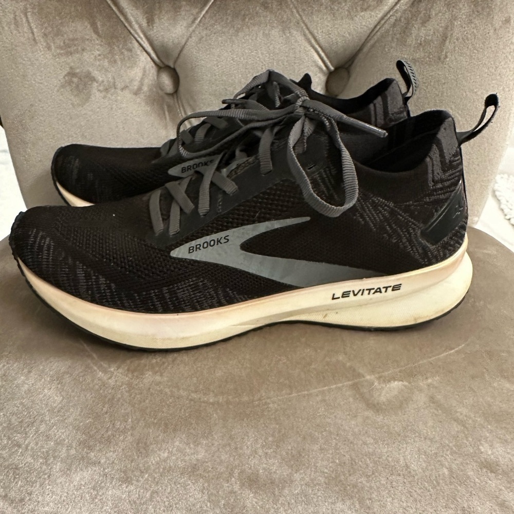 Brooks Levitate 4 Black Gray Irridescent DNA Cloud Running Shoes Women’s Sz 8.5